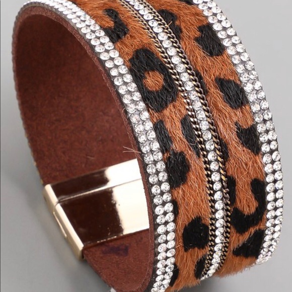 💥NEW💥 Vegan Leather Animal Print & Diamond Cuff - Picture 4 of 8